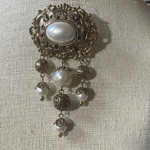 Vintage Gold tone filigree faux pearl brooch